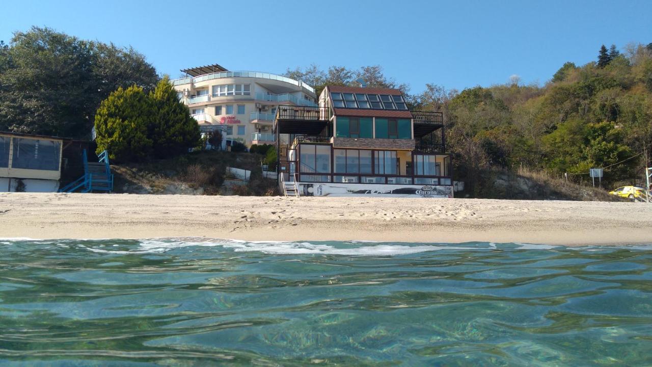 Hemingway Rooms In Happy Beach Варна Экстерьер фото
