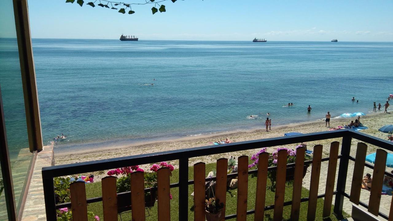 Hemingway Rooms In Happy Beach Варна Экстерьер фото
