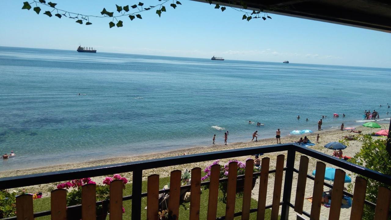 Hemingway Rooms In Happy Beach Варна Экстерьер фото