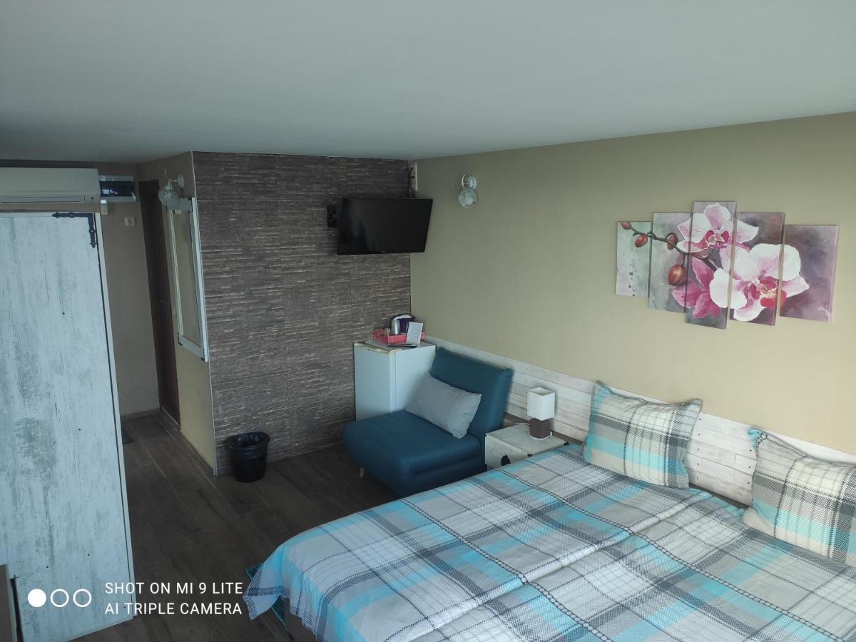 Hemingway Rooms In Happy Beach Варна Экстерьер фото