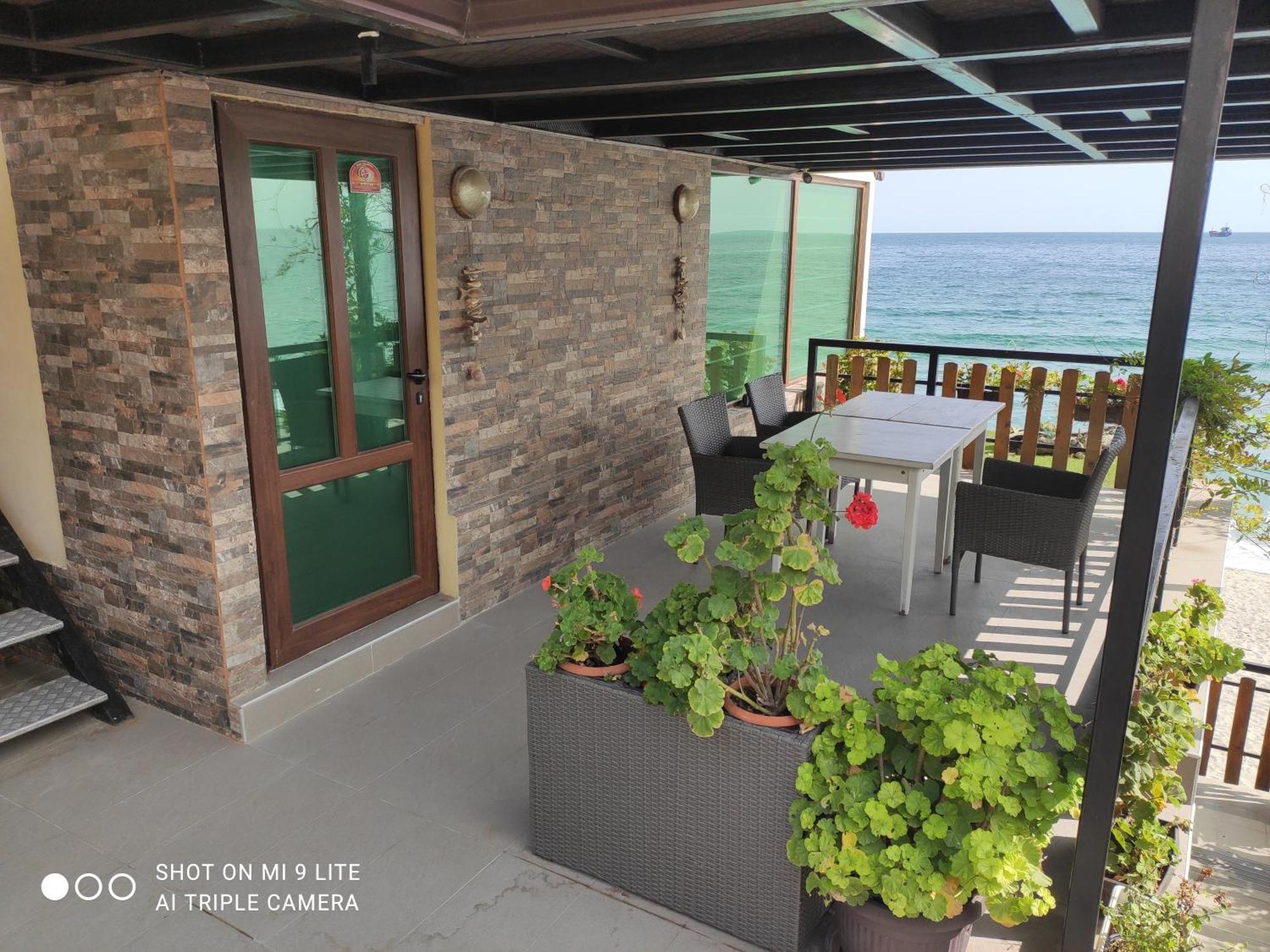 Hemingway Rooms In Happy Beach Варна Экстерьер фото