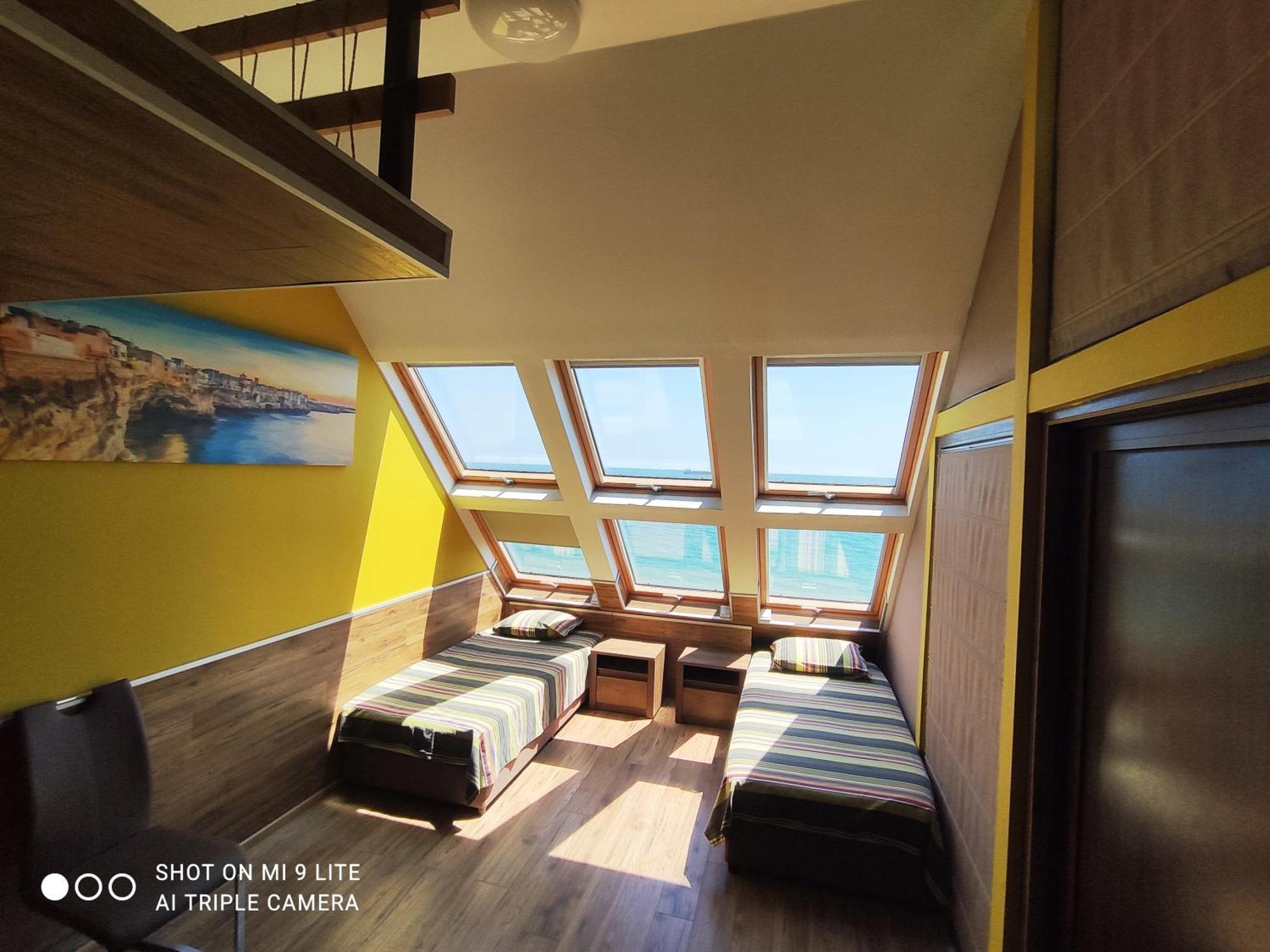 Hemingway Rooms In Happy Beach Варна Экстерьер фото