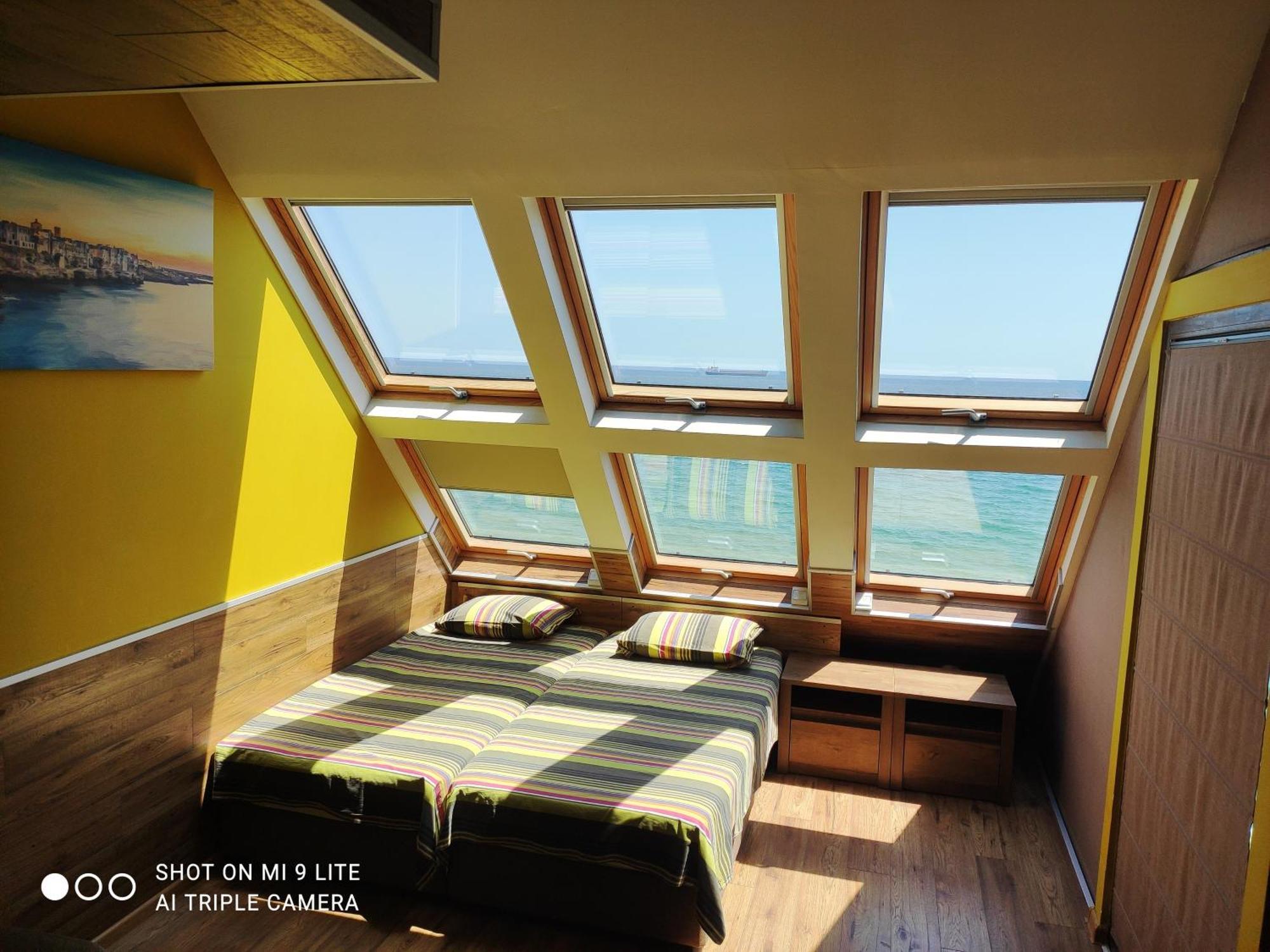 Hemingway Rooms In Happy Beach Варна Экстерьер фото
