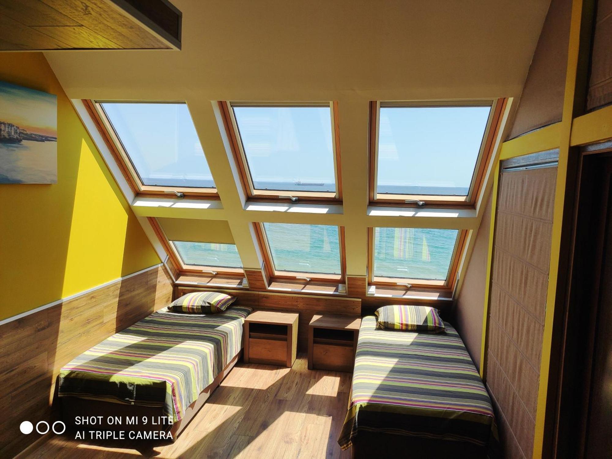 Hemingway Rooms In Happy Beach Варна Экстерьер фото