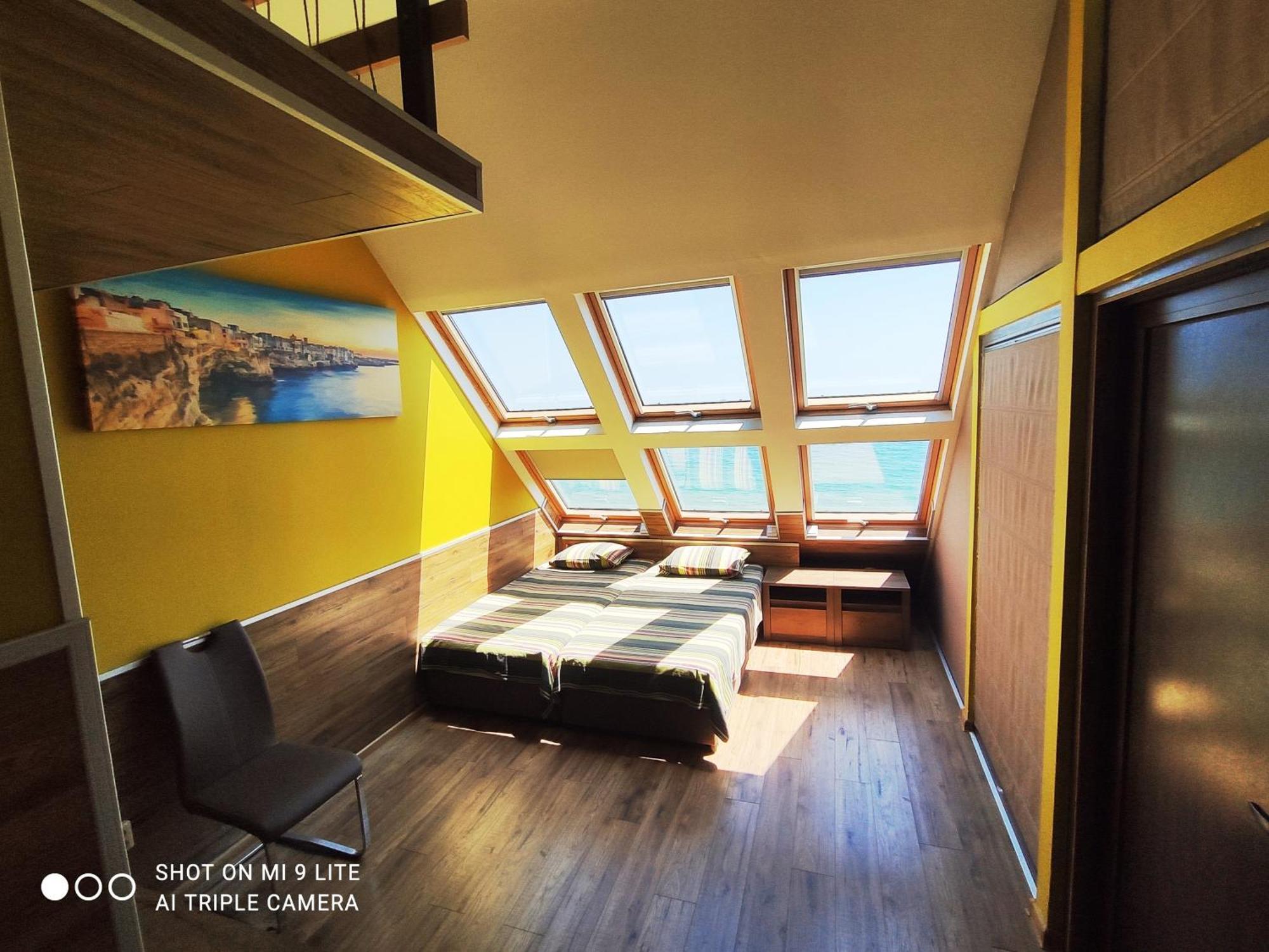 Hemingway Rooms In Happy Beach Варна Экстерьер фото