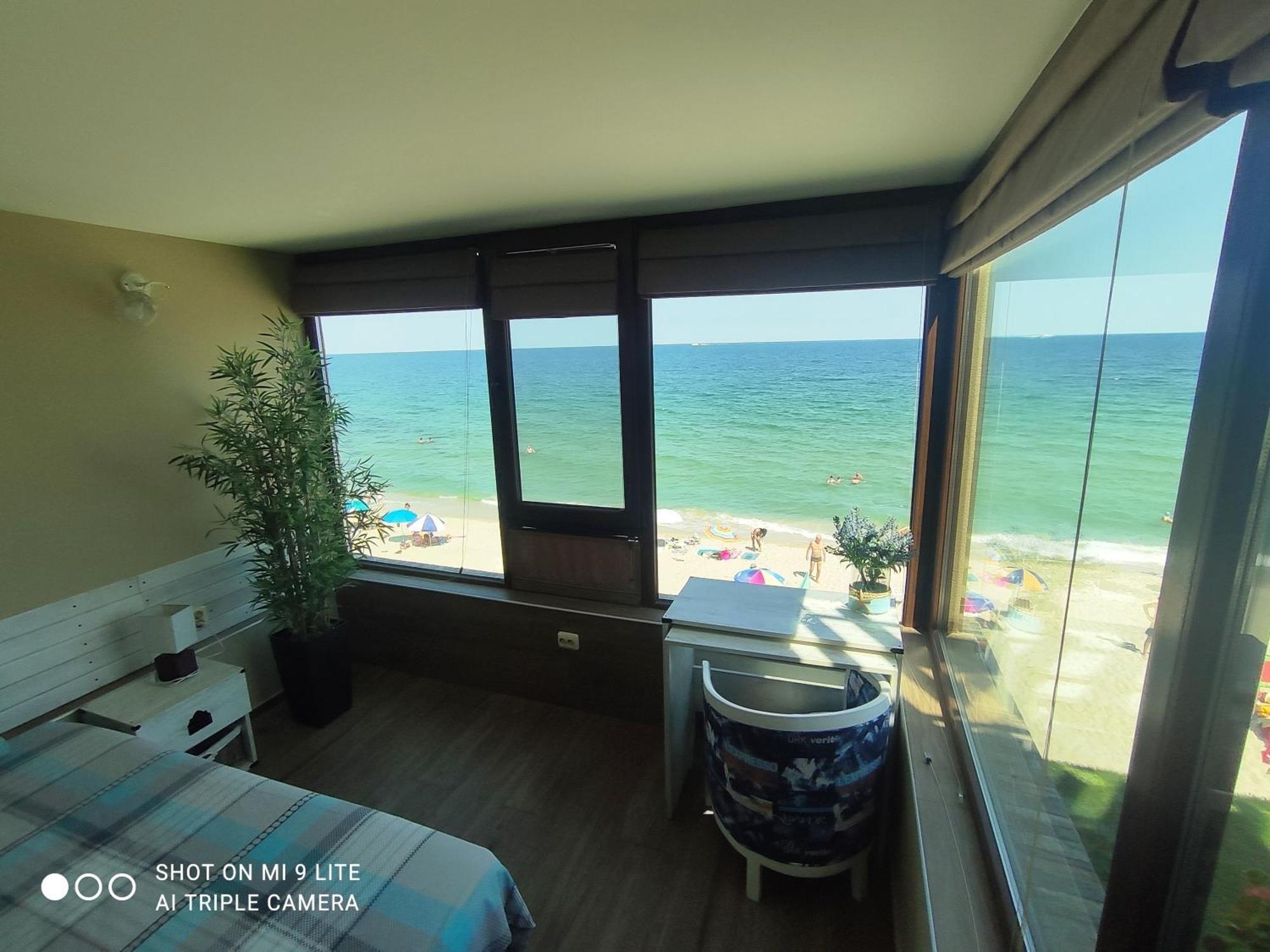 Hemingway Rooms In Happy Beach Варна Экстерьер фото