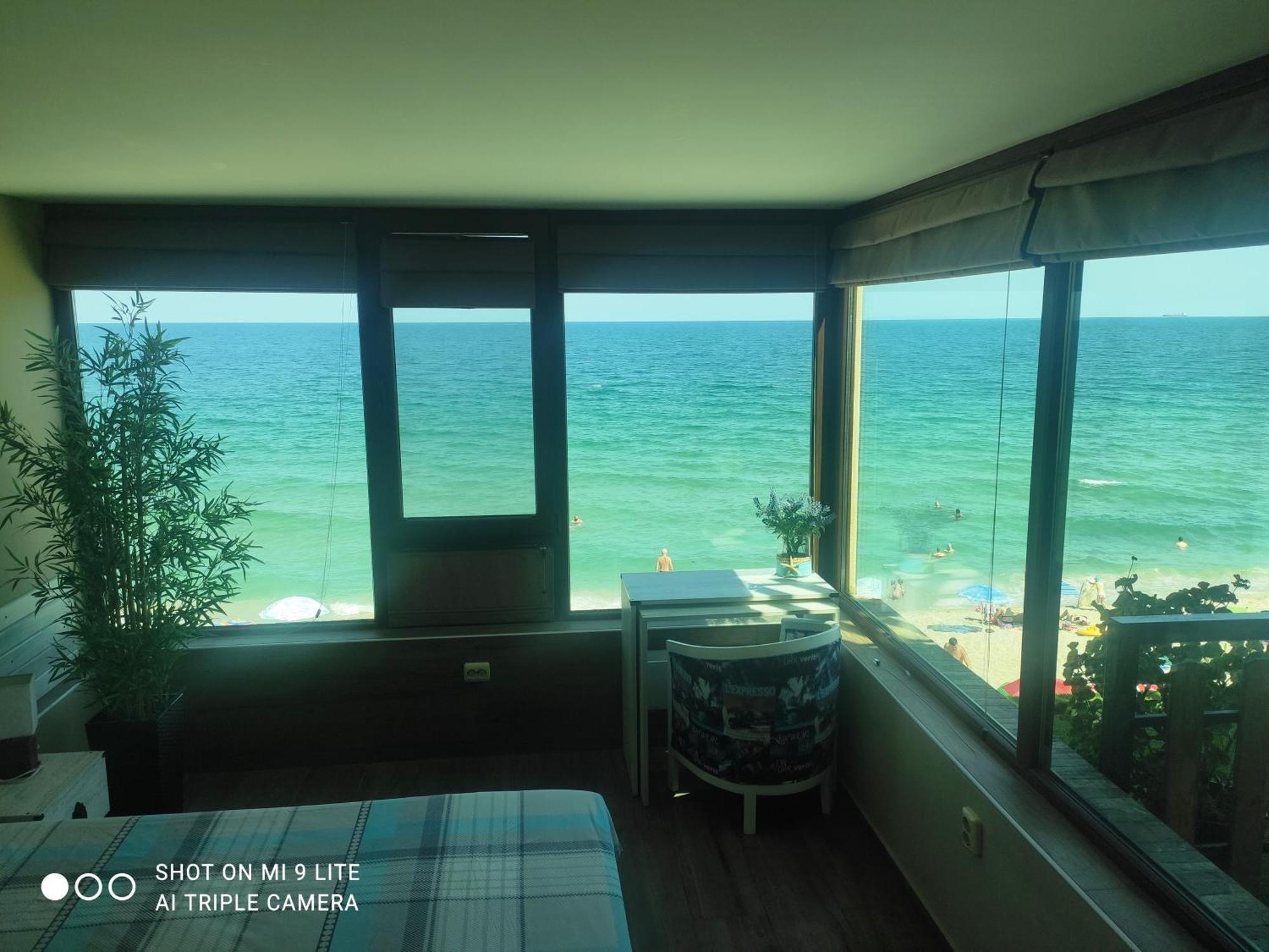 Hemingway Rooms In Happy Beach Варна Экстерьер фото
