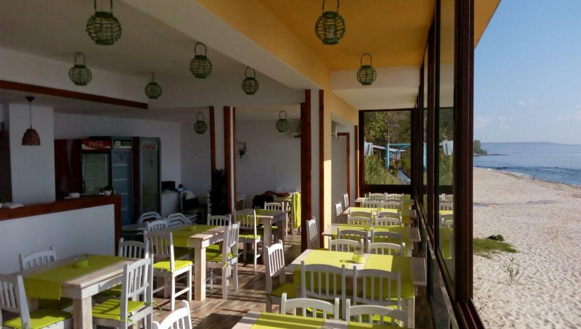Hemingway Rooms In Happy Beach Варна Экстерьер фото