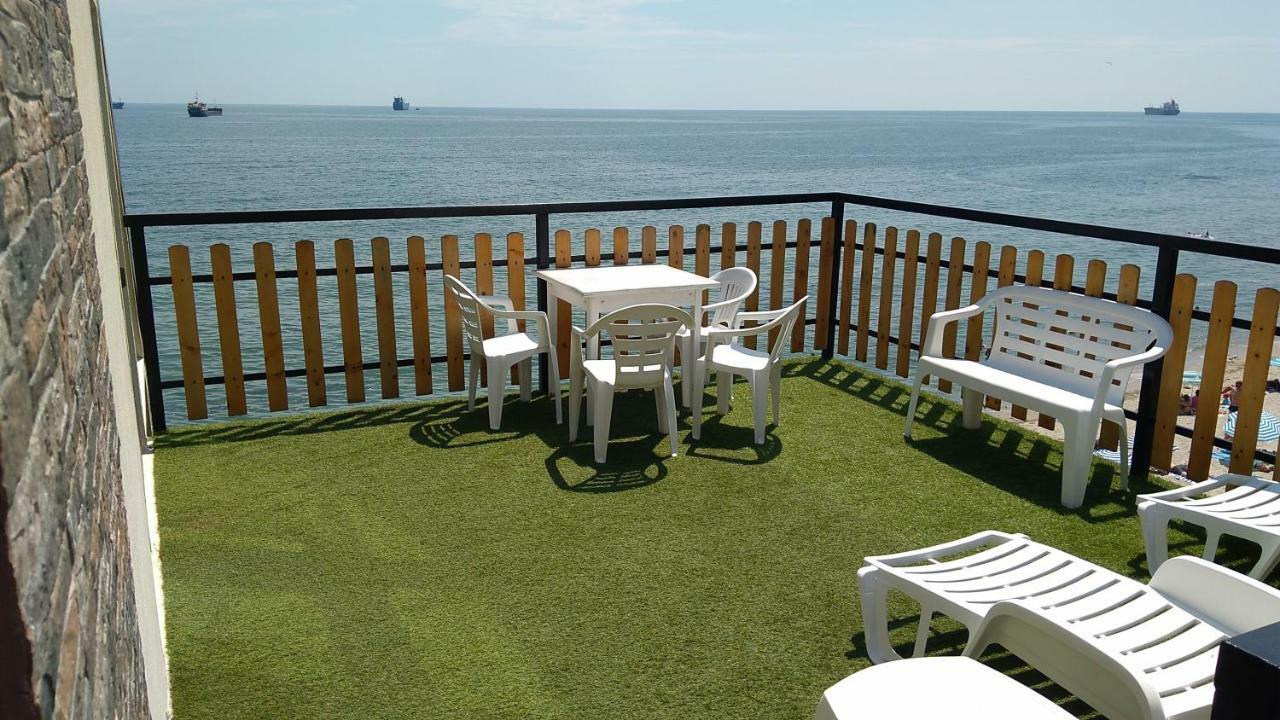 Hemingway Rooms In Happy Beach Варна Экстерьер фото